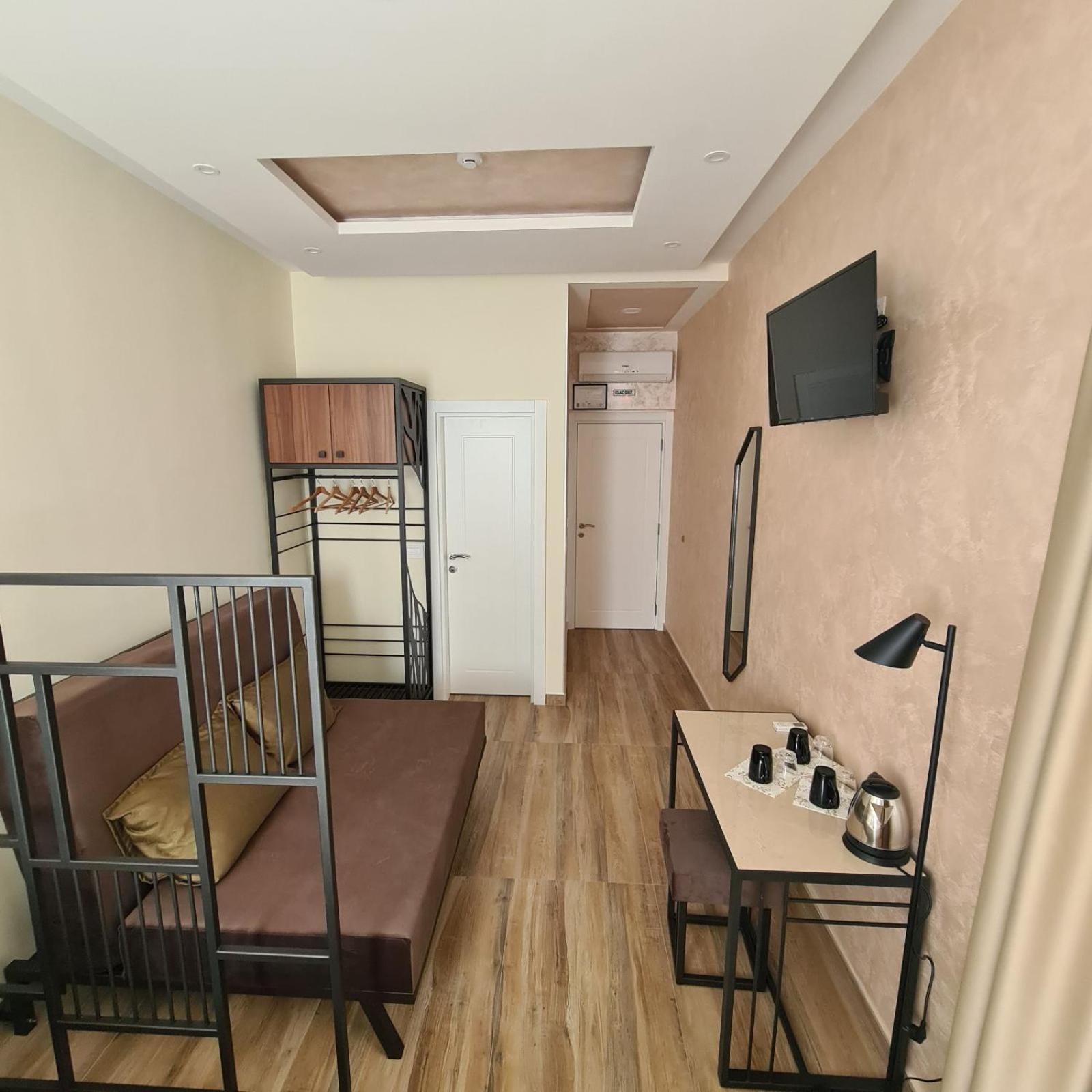 Up Hostel Belgrade Exterior photo